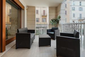 GuestHost - Bright Apartment with Balcony near MM3