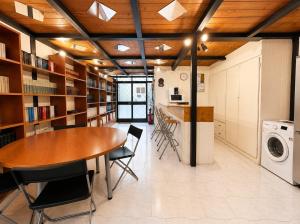Latelier - mostra sospesa