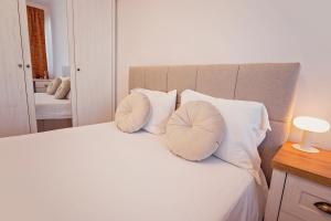 Modern Sea View 2BD Apt next to Sea Garden by ApartMAX