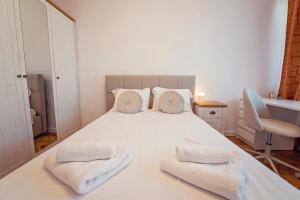 Modern Sea View 2BD Apt next to Sea Garden by ApartMAX