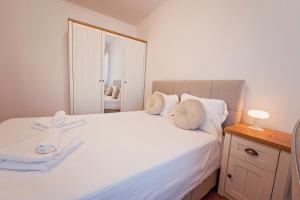 Modern Sea View 2BD Apt next to Sea Garden by ApartMAX
