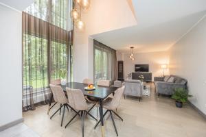 Modern City Villas with Private Parking, Garden and BBQ