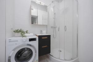 Stylish studio with balcony Warszawa Tysiąclecia 83A by Heyrent