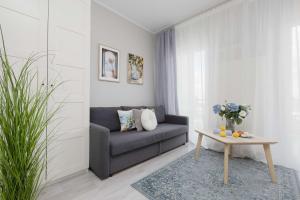 Stylish studio with balcony Warszawa Tysiąclecia 83A by Heyrent