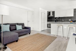 Bright Algés Apartment by Lisbeyond