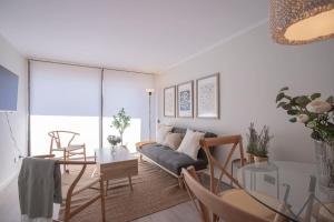 Stylish 1BR Apt Oasis Steps from Costanera Center