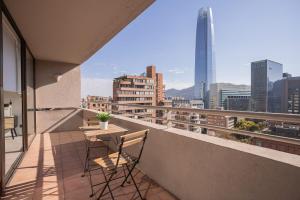 Stylish 1BR Apt Oasis Steps from Costanera Center