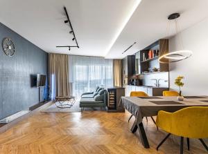 18th Floor Capital Apartment