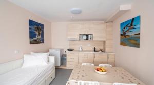 Iza - Szondi Homes