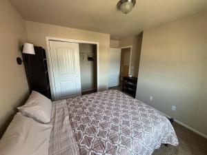 Family-friendly Home on Northside Of Pueblo & Easy Checkout