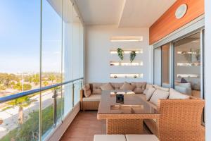 Horizon Océan Luxe Lumineux piscine et balcon