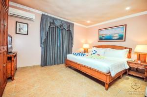 Breakfast at Monaco - Palais Boracay