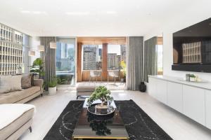 Modern 2BR Apartment, Church Square, Cape Town