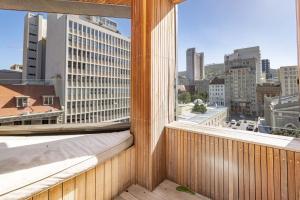 Modern 2BR Apartment, Church Square, Cape Town