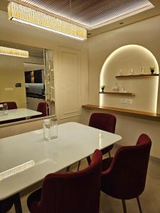 Aurelia-3bhk,premium stay near Airport