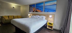 Days Inn & Suites by Wyndham Tampa Fairground-Casino-Ybor