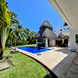 Hermosa Casa en Puerto de Iztapa Pérgolas del Mar