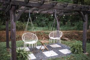 Private Hot Tub & Yard! Modern Friendsville Escape