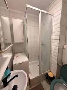 Next to Metro Cozy Apart