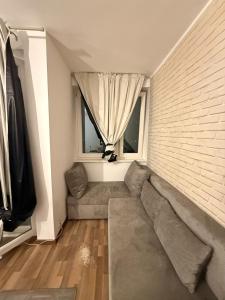 Next to Metro Cozy Apart