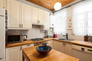 Historic 4BR Balat Mansion with Full AC
