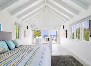 Tideline- 4BR Beachfront Modern Villa