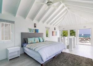 Tideline- 4BR Beachfront Modern Villa