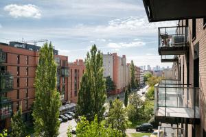 Warszawa Wileńska Modern White Apartment by BookingHost