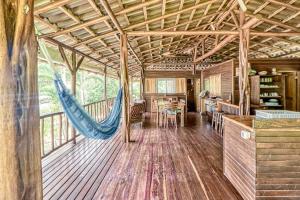 Casa Verde, Casa Aviari, Contiki