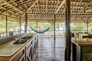 Casa Verde + Contiki