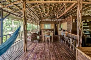 Casa Verde + Contiki