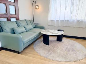 Wakyo aoiya 5min from JR Sta Direct to Umeda & Tsutenkaku 4BR Sleeps 10