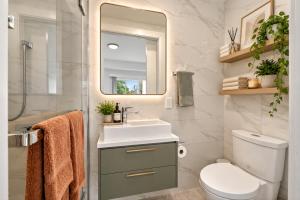 Modern 2BR in Vancouver West End