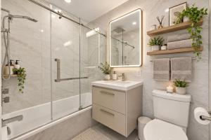 Modern 2BR in Vancouver West End