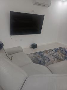 The monarch 1b