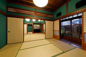 Authentic Japanese House with Garden & Engawa