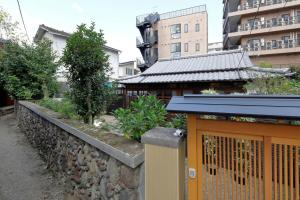 Authentic Japanese House with Garden & Engawa
