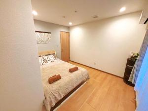 Koiwa 晴の家 201 , 6 minute walk from the subway, served by 2 lines , Convenient access to Akihabara, the airport, Asakusa, and Tokyo Skytree , up to 8 guests