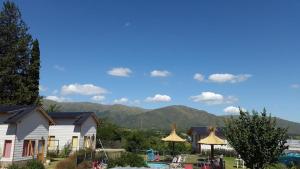 Altos del Pucara Piscina Climatizada vista a las sierras juegos Huerta Orgánica