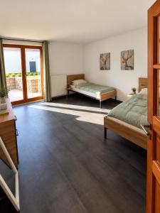 Auszeit an den Externsteinen - Pool & private Terrasse