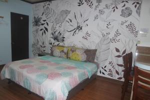 2-Bedroom & Studio Apartment Dumaguete wifi netflix kitchen