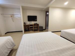 Joli Hotel