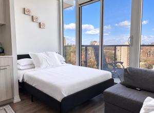 Central Toronto Condo Near Top Attractions