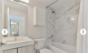 Central Toronto Condo Near Top Attractions
