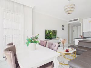 Kasprzaka 29 Panoramic City View with AC & Parking by Solarento
