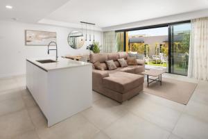 Evergreen Luxury Sea Views by Alfresco Stays