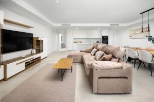 Evergreen Luxury Sea Views by Alfresco Stays