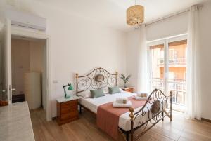 Elegant & Quiet Chic Home - Near Station, Balcony