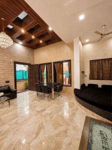 Girivan Mountain View Villa with private pool