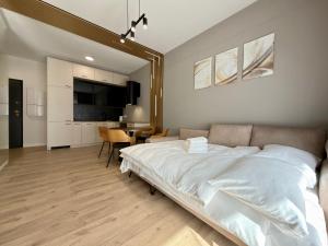 Czysta 4 Signature Apartments by BookingHost
